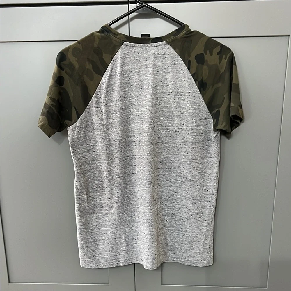 Old Navy Gray and Green Short Sleeve Tee